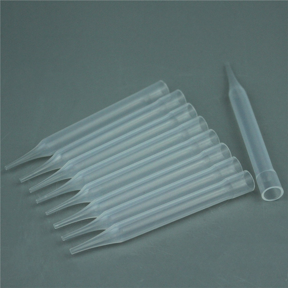 What are the characteristics of the PFA pipette tip and the FEP pipette tip?